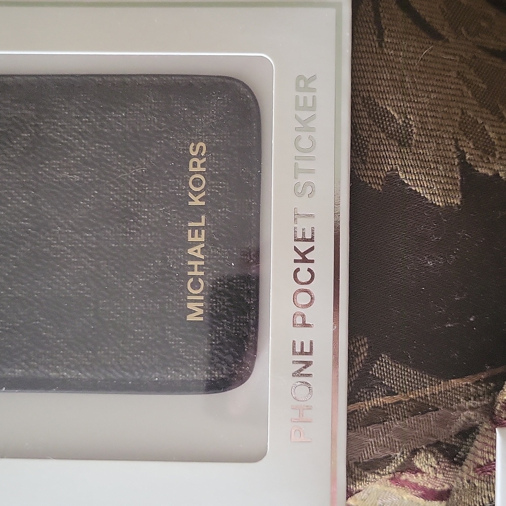 Michael kors monogram leather phone pocket unisex love mine boxed 📦 ♥️ - Picture 5 of 5